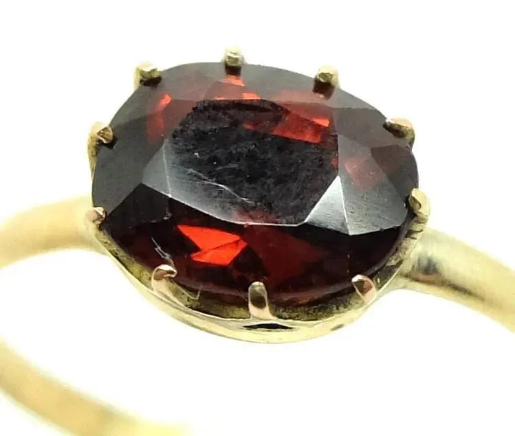 Antique Victorian Garnet 9ct Gold Ring (Size: N)